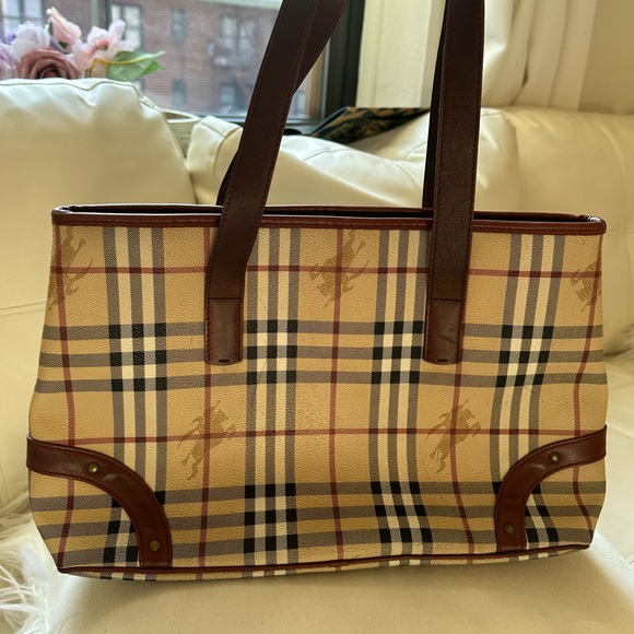 BURBERRY Medium Tote - Picture 2 of 13